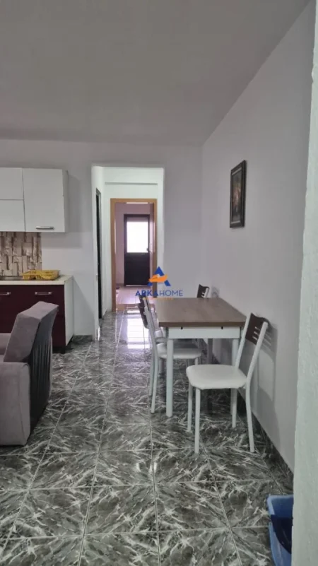 Tirane, jepet me qera apartament 2+1+Ballkon Kati 4, 93 m² 625 € 