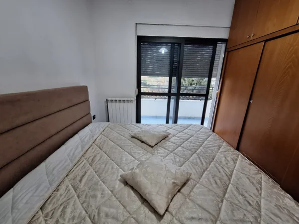 Tirane, jepet me qera apartament 2+1+Ballkon Kati 2, 85 m² 450 mije leke