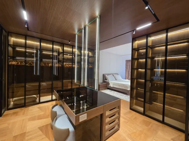 Tirane, shitet apartament 2+1+Ballkon , 213 m² (Rezidenca Lion Park)
