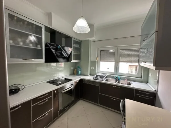 Tirane, jepet me qera apartament 2+1 Kati 6, 101 m² 700 € (astir)
