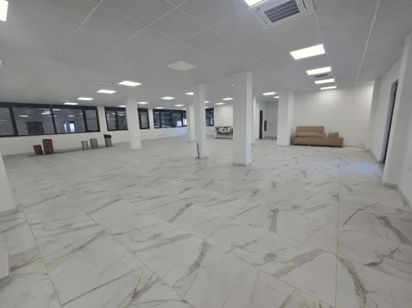 Tirane, jepet me qera ambjent biznesi Kati 1, 340 m² 3.000 € (TEG)