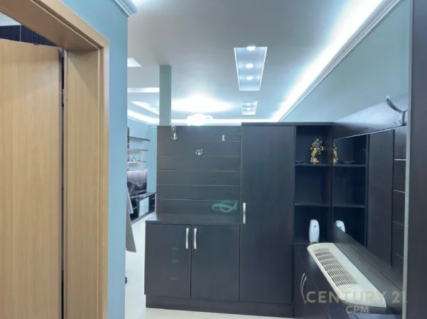 Tirane, jepet me qera apartament 2+1 Kati 6, 101 m² 700 € (astir)