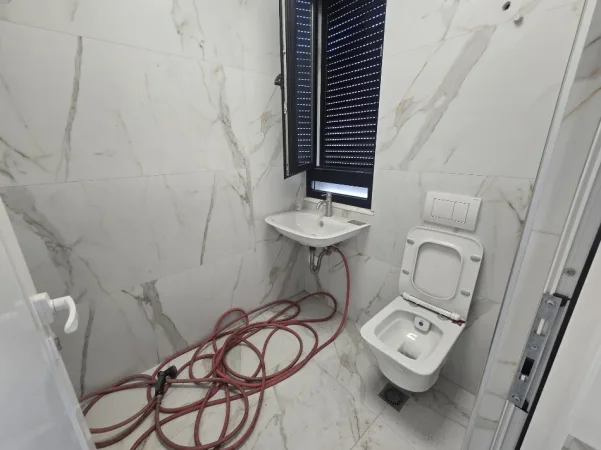 Tirane, jepet me qera ambjent biznesi Kati 1, 340 m² 3.000 € (TEG)