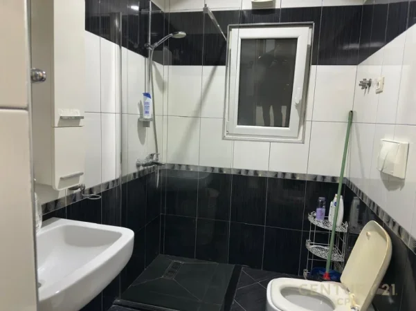 Tirane, jepet me qera apartament 2+1 Kati 6, 101 m² 700 € (astir)