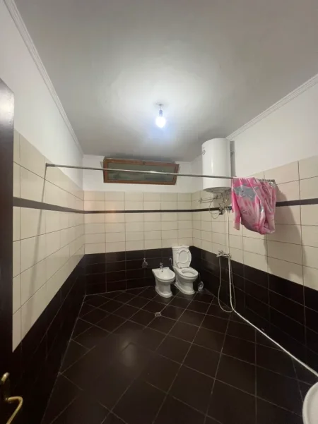 Tirane, jepet me qera apartament Kati 2, 120 m² 450 € (ALI DEMI)