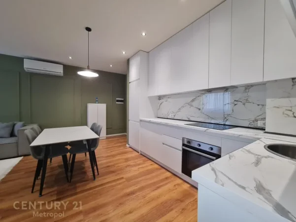 Tirane, jepet me qera apartament 2+1 Kati 2, 80 m² 880 € (astir)