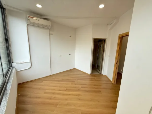 Tirane, jepet me qera zyre Kati 2, 65 m² 1.050 € (rruga Urani Pano)