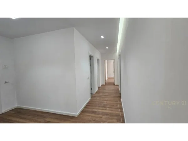 Tirane, shitet apartament 3+1 Kati 5, 184 m² 330.000 € (Fiori Di Bosco)