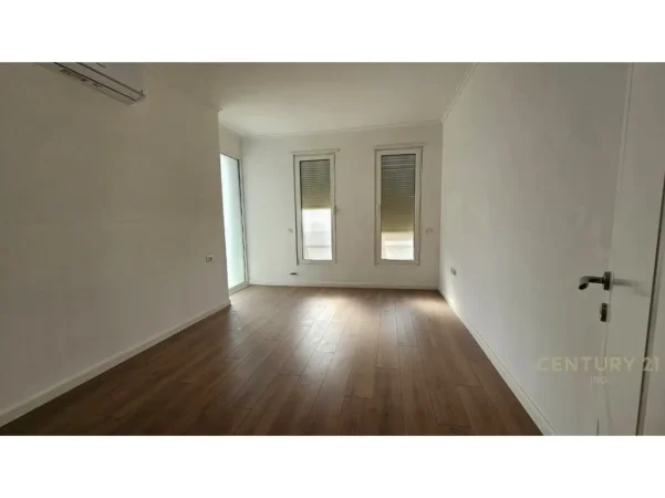 Tirane, shitet apartament 3+1 Kati 5, 184 m² 330.000 € (Fiori Di Bosco)