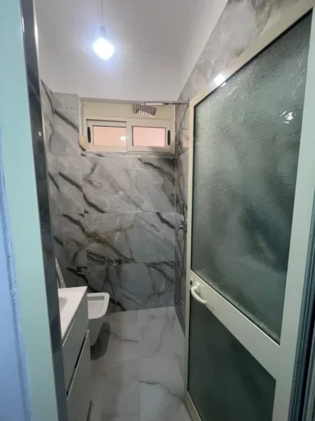 Tirane, jepet me qera apartament 3+1 Kati 2, 140 m² 550 € (FRESK)