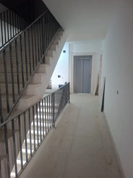 APARTAMENT 3+1 +2  NE SHITJE  NE RRUGEN E ELBASANIT  235.300 €