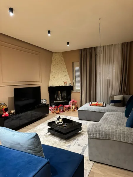 Tirane, shitet apartament 2+1 Kati 5, 235 m² 400.000 € (21 DHJETORI)