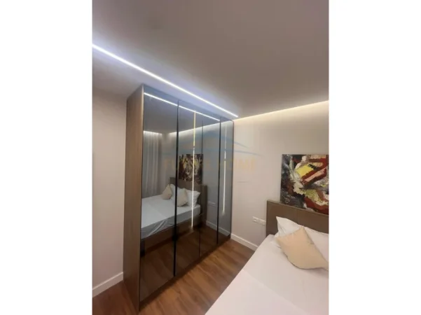 Tirane, jepet me qera apartament 2+1+2 Kati 8, 82 m² 1.000 € (PAZARI I RI)