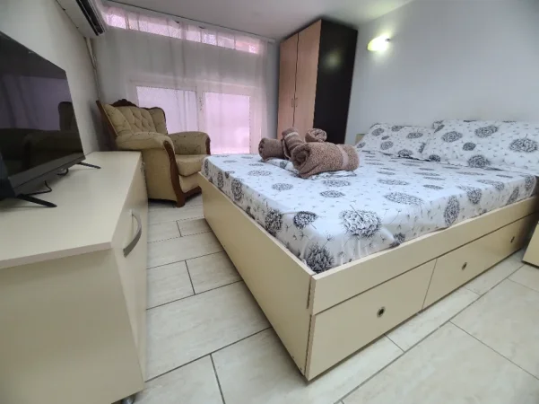 Tirane, jap me qera apartament 1+1+Ballkon Kati 2, 47 m² 370 € (Rruga 5maji)