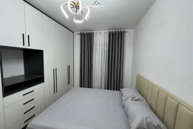 Tirane, jepet me qera apartament 1+1 Kati 3, 82 m² 570 € (Rruga Dritan Hoxha)