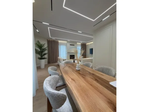 Tirane, jepet me qera apartament 3+1+Ballkon Kati 2, 323 m² 5.000 € (Green Valley)