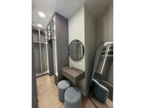 Tirane, jepet me qera apartament 3+1+Ballkon Kati 2, 323 m² 5.000 € (Green Valley)