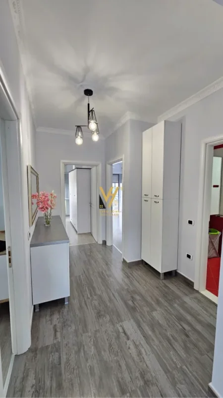 Tirane, jepet me qera apartament 3+1+Ballkon Kati 6, 130 m² 1.500 € (LIQENI I THATE)