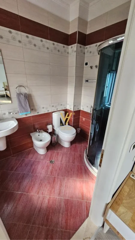 Tirane, jepet me qera apartament 3+1+Ballkon Kati 6, 130 m² 1.500 € (LIQENI I THATE)
