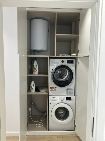 Tirane, jepet me qera apartament 2+1 Kati 3, 100 m² 1.400 € (LIQENI I THATE)