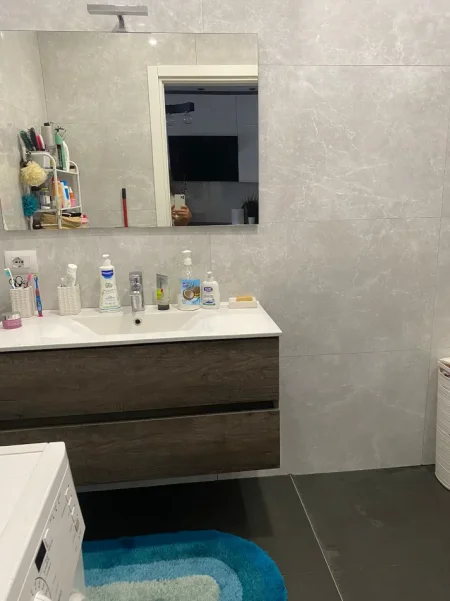 Tirane, jepet me qera apartament 1+1+Ballkon Kati 2, 70 m² 850 € 