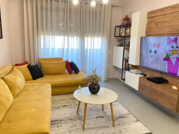 Tirane, jepet me qera apartament 1+1+Ballkon Kati 2, 70 m² 850 € 