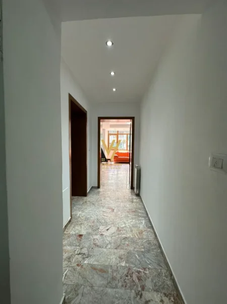 Tirane, jepet me qera zyre Kati 2, 106 m² 1.020 € (SHESHI WILLSON)