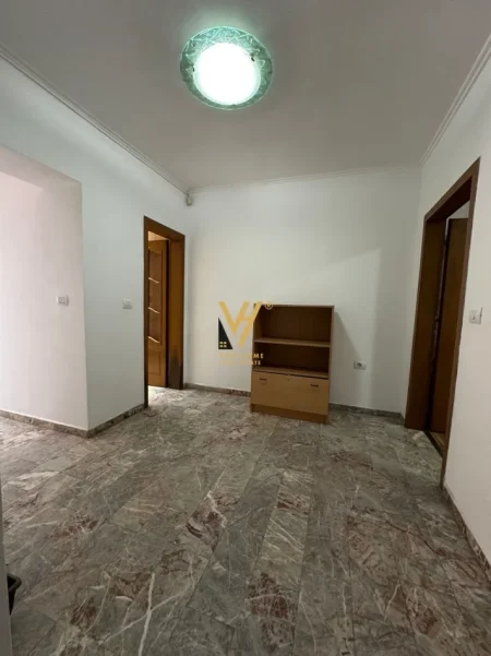 Tirane, jepet me qera zyre Kati 2, 106 m² 1.020 € (SHESHI WILLSON)