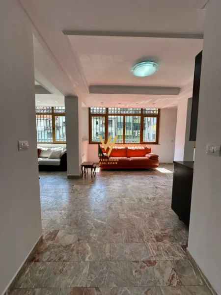 Tirane, jepet me qera zyre Kati 2, 106 m² 1.020 € (SHESHI WILLSON)
