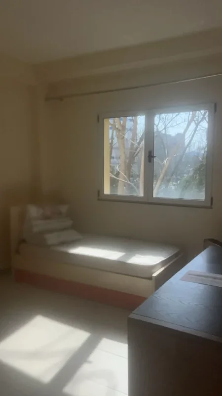 Tirane, jepet me qera apartament 2+1 Kati 2, 120 m² 550 € (BRRYL)