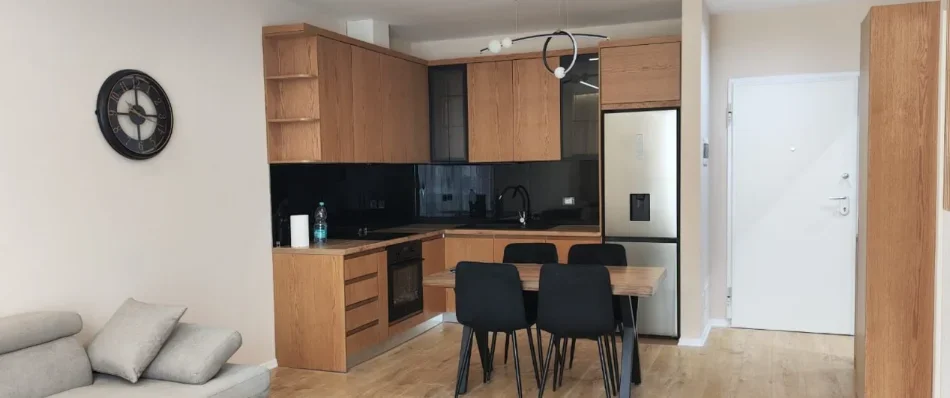 Tirane, jepet me qera apartament 1+1 , 75 m² 700 € 