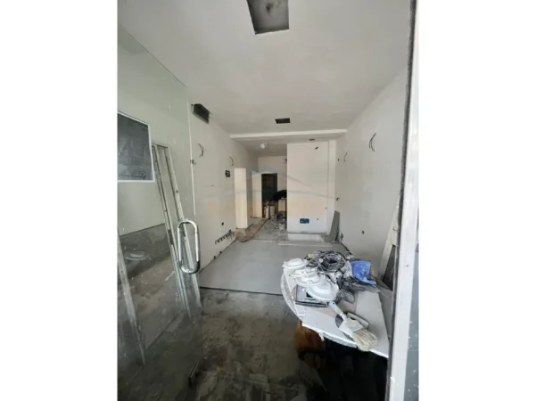 Tirane, jepet me qera ambjent biznesi Kati 1, 150 m² 5.000 € 