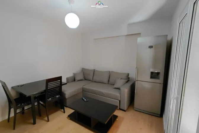 Tirane, jepet me qera apartament 1+1 Kati 3, 54 m² 540 € (Rruga e Barrikadave)