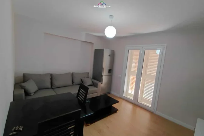 Tirane, jepet me qera apartament 1+1 Kati 3, 54 m² 540 € (Rruga e Barrikadave)