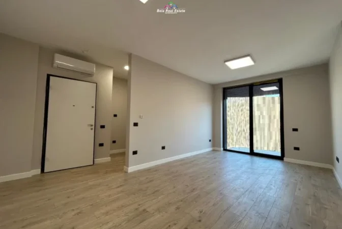 Tirane, jepet me qera zyre Kati 2, 75 m² 650 € (Rruga Dervish Hekali)