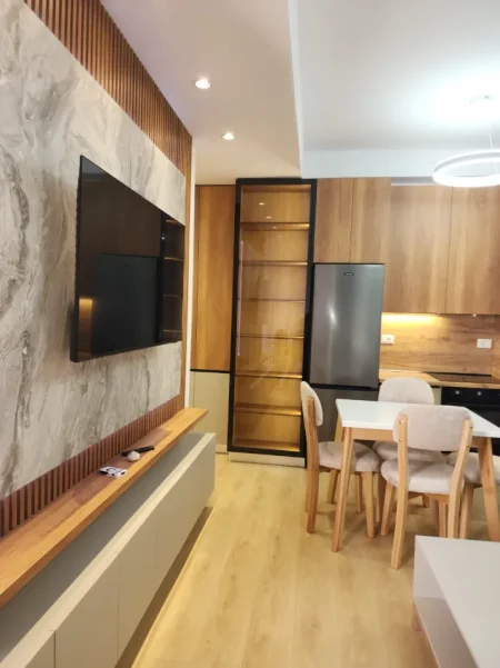Tirane, jepet me qera apartament 1+1+Ballkon Kati 4, 62 m² 500 € (ALI DEMI)