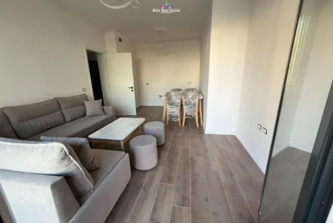 Tirane, jepet me qera apartament 1+1 Kati 3, 70 m² 620 € (ish fusha e aviacionit)