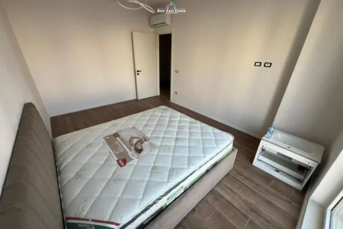 Tirane, jepet me qera apartament 1+1 Kati 3, 70 m² 620 € (ish fusha e aviacionit)