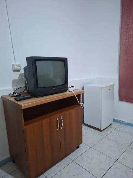 Tirane, jepet me qera garsonier 1+1 Kati 1, 40 m² 260 € (Inxhineria 21 dhjetori)