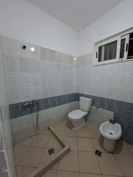 Tirane, jepet me qera garsonier 1+1 Kati 1, 40 m² 260 € (Inxhineria 21 dhjetori)