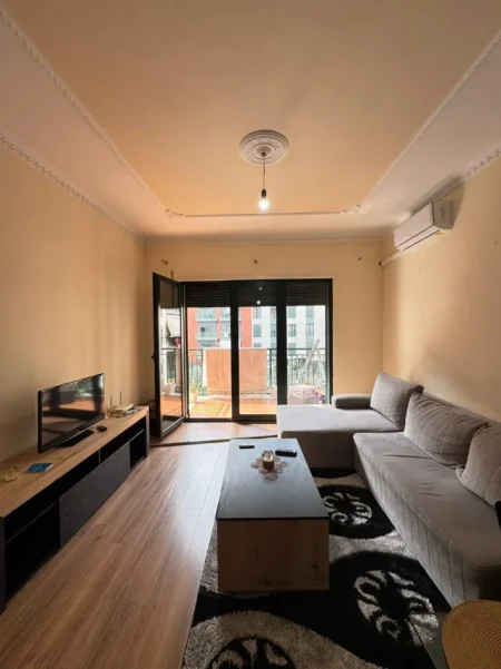 Tirane, jepet me qera apartament 2+1 Kati 3, 500 € (Astir)