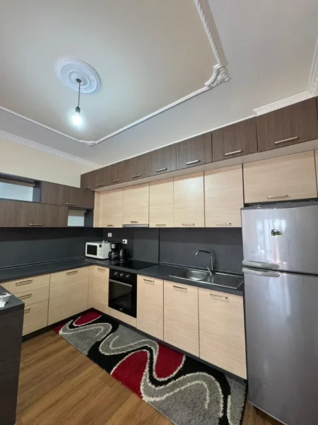 Tirane, jepet me qera apartament 2+1 Kati 3, 500 € (Astir)