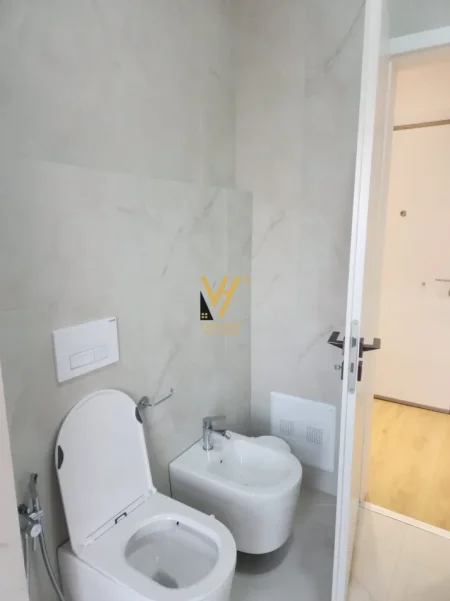 Tirane, jepet me qera apartament 1+1+Ballkon Kati 4, 62 m² 520 € (ALI DEMI)