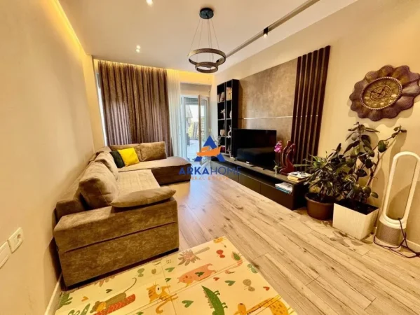 Tirane, shitet apartament 3+1+Ballkon Kati 3, 240 m² 335.000 € 