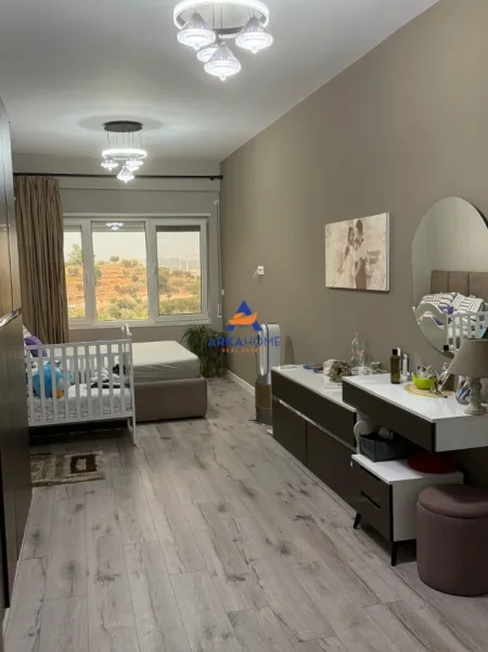 Tirane, shitet apartament 3+1+Ballkon Kati 3, 240 m² 335.000 € 