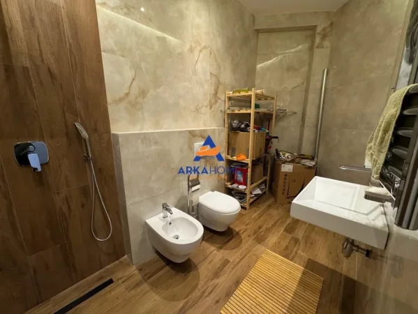 Tirane, shitet apartament 3+1+Ballkon Kati 3, 240 m² 335.000 € 