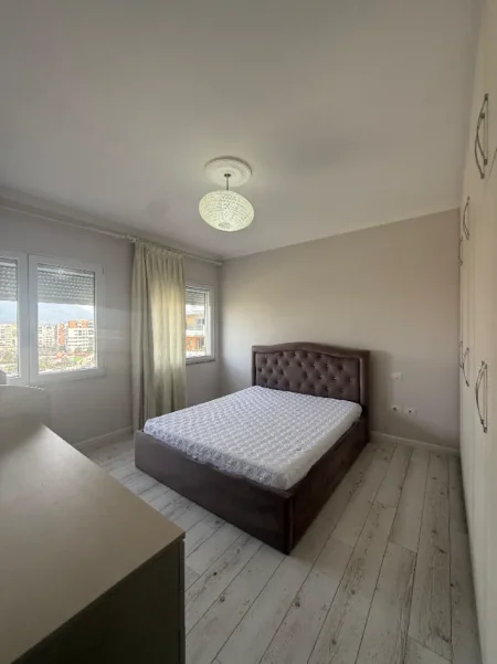 Tirane, jepet me qera apartament 2+1+Ballkon Kati 6, 115 m² 500 € (Yzberisht, prane Grand Gallery)