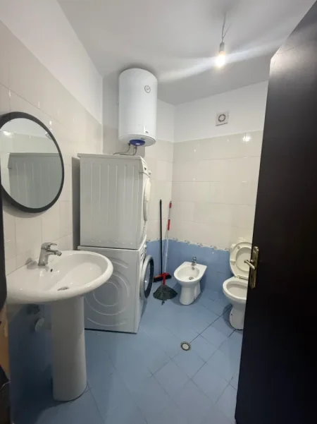 Tirane, jepet me qera apartament 2+1+Ballkon Kati 6, 115 m² 500 € (Yzberisht, prane Grand Gallery)