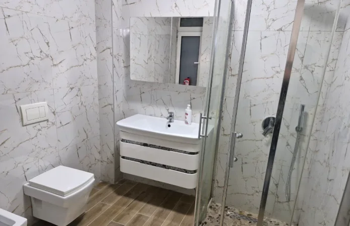 Tirane, shes apartament 3+1 Kati 4, 127 m² 219.000 € (Rruga Xhanfize Keko)