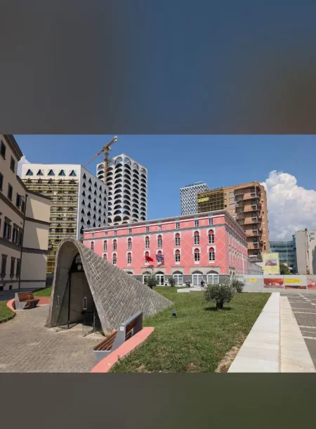 Tirane, jepet me qera zyre Kati 10, 96 m² 1.700 € (QENDER)